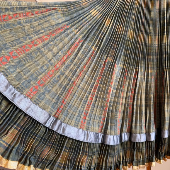 Vintage Antonella MGA Accordion Pleated Skirt made in Italy 26” waist - Picture 2 of 5